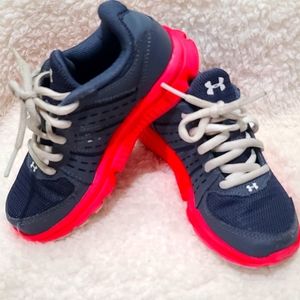UNDER ARMOUR Super lightweight sneaker